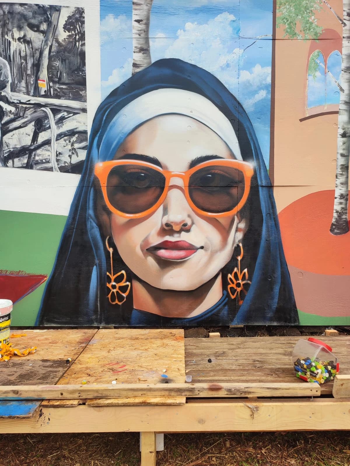 Fresque murale représentant une bonne sœur avec style street art coloré