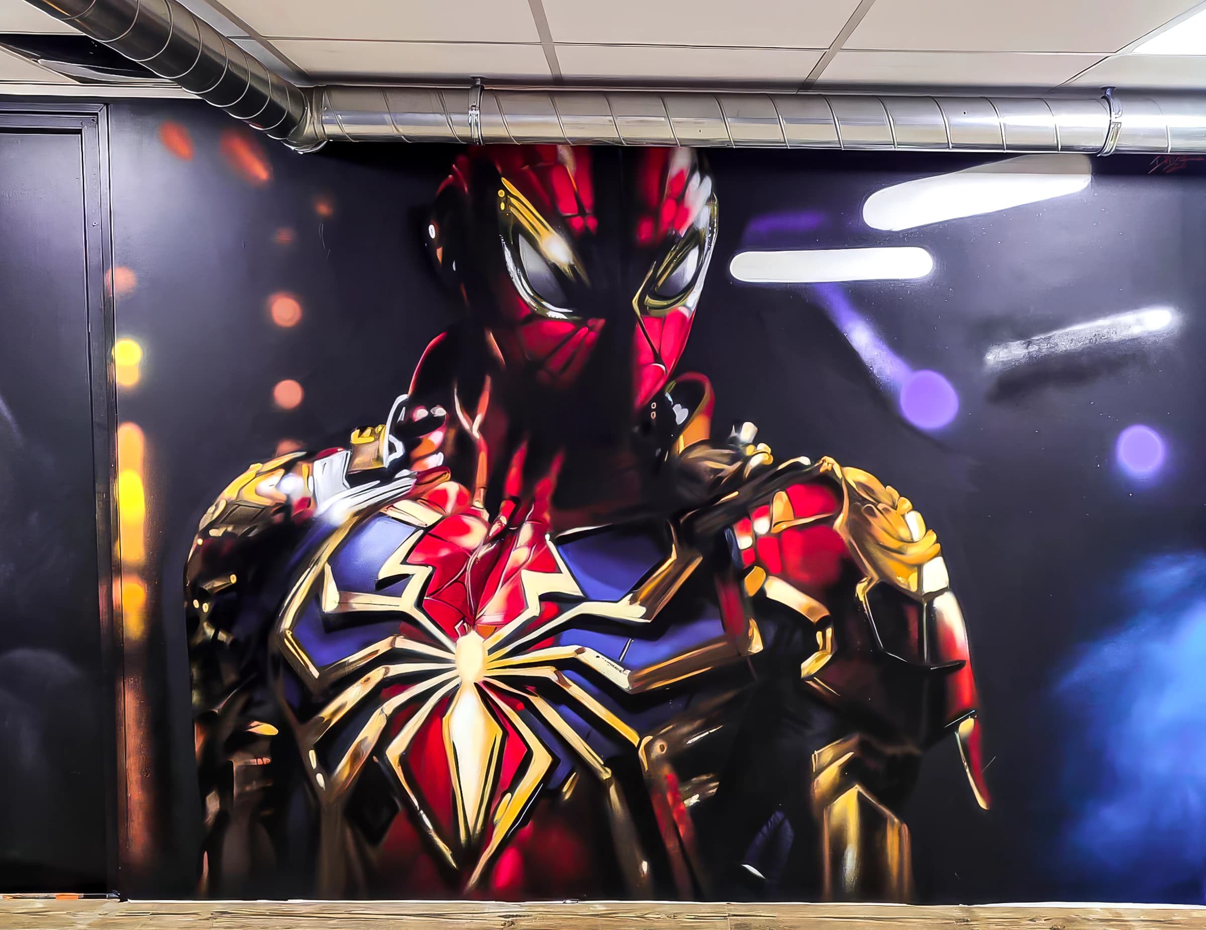 Fresque murale Iron Man style Marvel avec couleurs vibrantes rouge, jaune et bleu